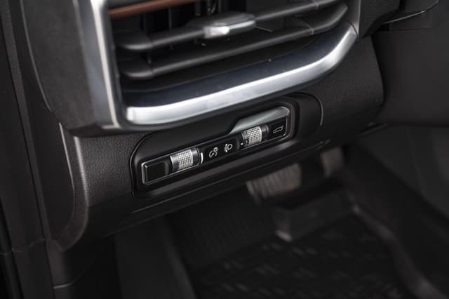 Geely Okavango Flagship 2.0T 7DCT 2WD в лизинг - 12