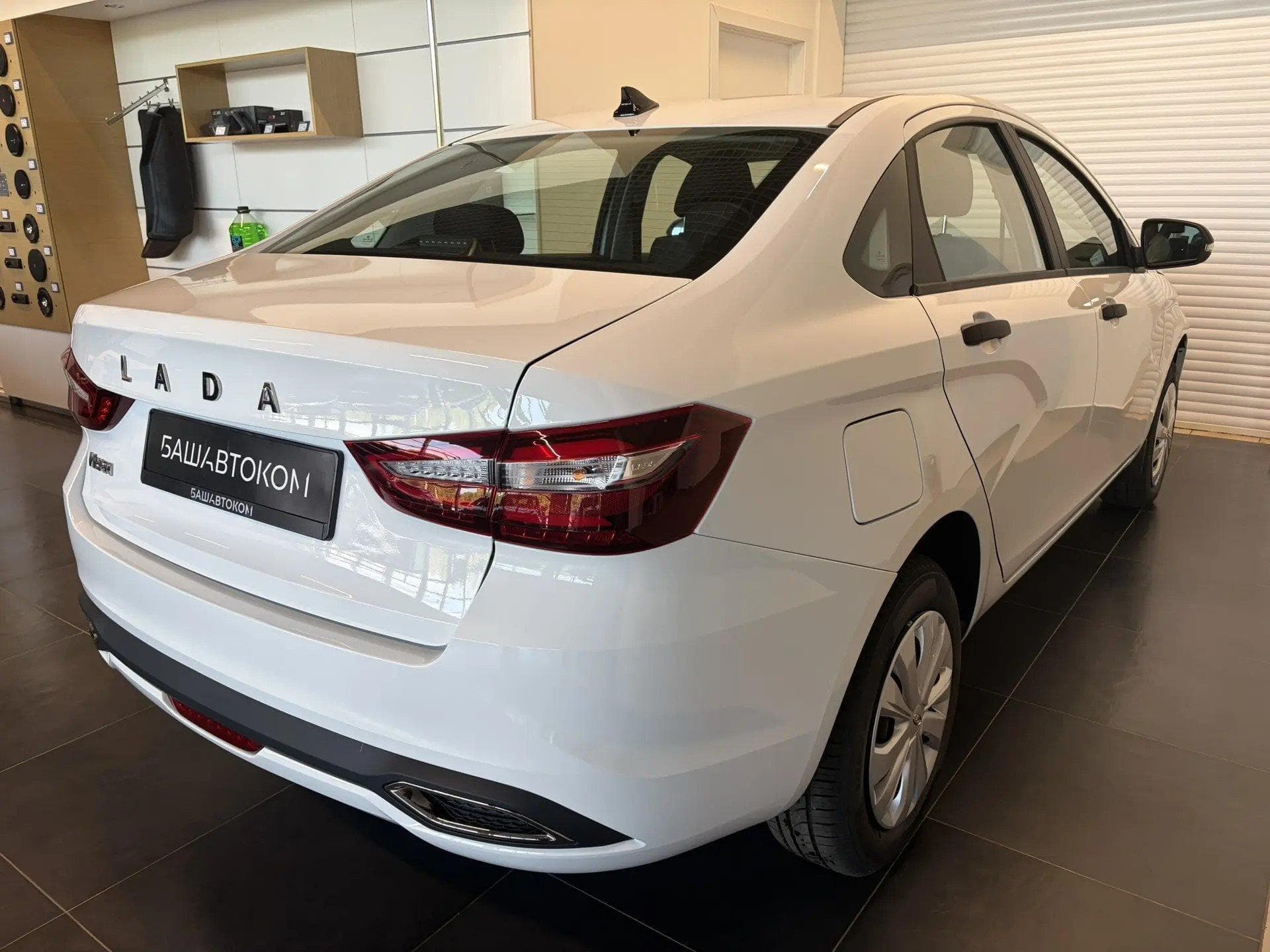 Lada Vesta седан Comfort 1.6 106hp 5MT в лизинг - 9