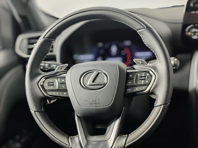 Lexus LX 600 VIP Black в лизинг - 21