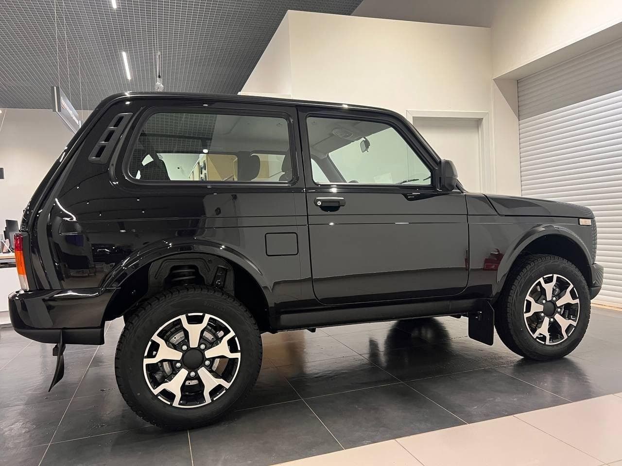 Lada Niva Legend 3 дв Urban 24 1.7 5MT в лизинг - 6