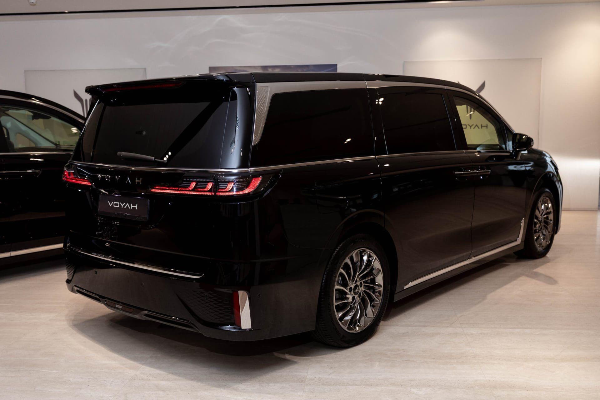 Voyah Dream PHEV Long Range (последовательный гибрид) в лизинг - 8