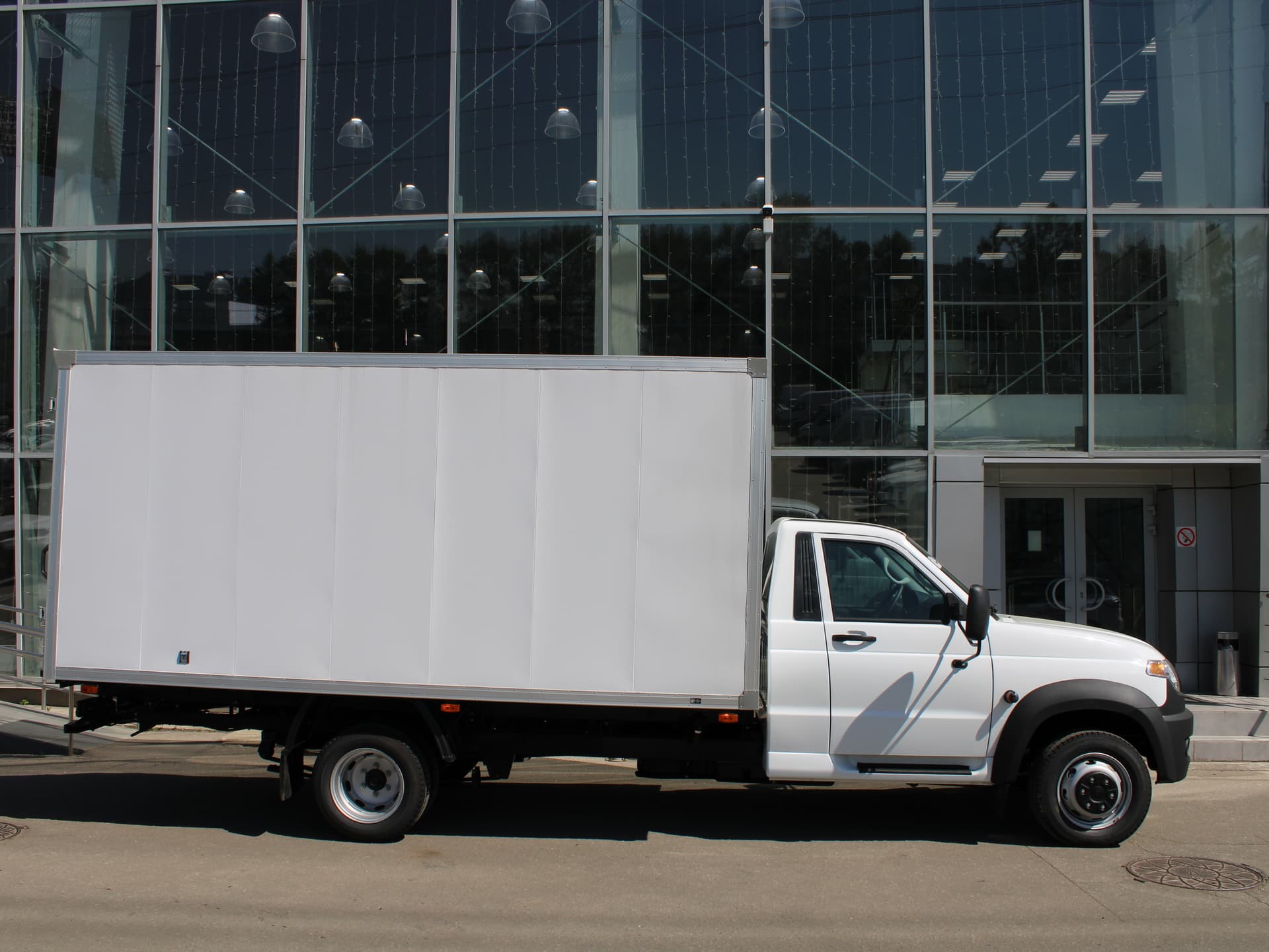 UAZ Profi Промтоварный фургон длинная база Base двускатный мост 4х2 2.7 5MT в лизинг - 6