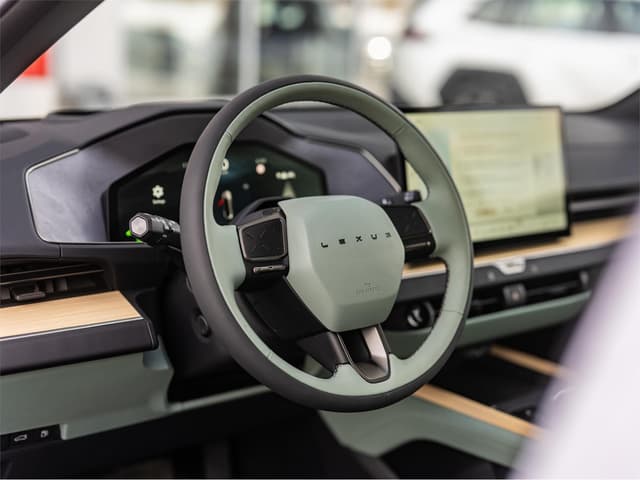 Lexus ES 300h 2.0 гибрид вариатор в лизинг - 13