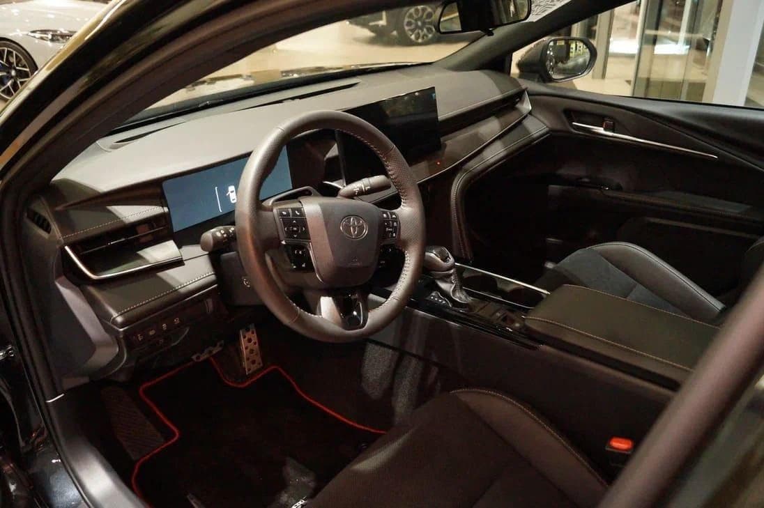 Toyota Camry 2.0HXS Sports Plus Edition в лизинг - 14