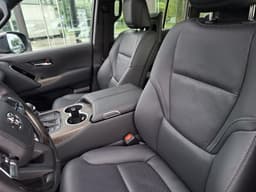 Toyota Land Cruiser 300 Люкс 7 мест 3.5 АТ в лизинг - 11