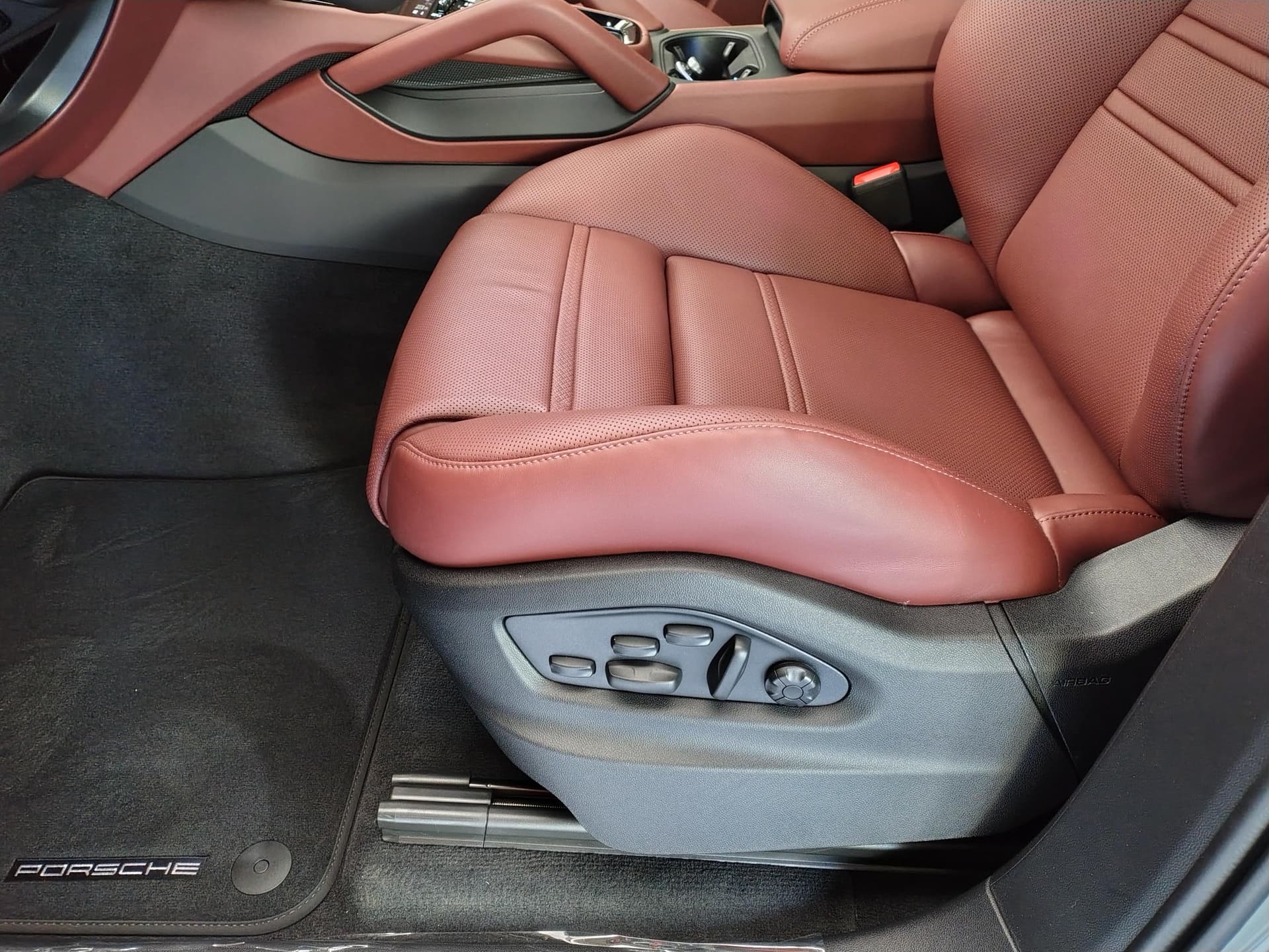 Porsche Cayenne GTS Coupe в лизинг - 19