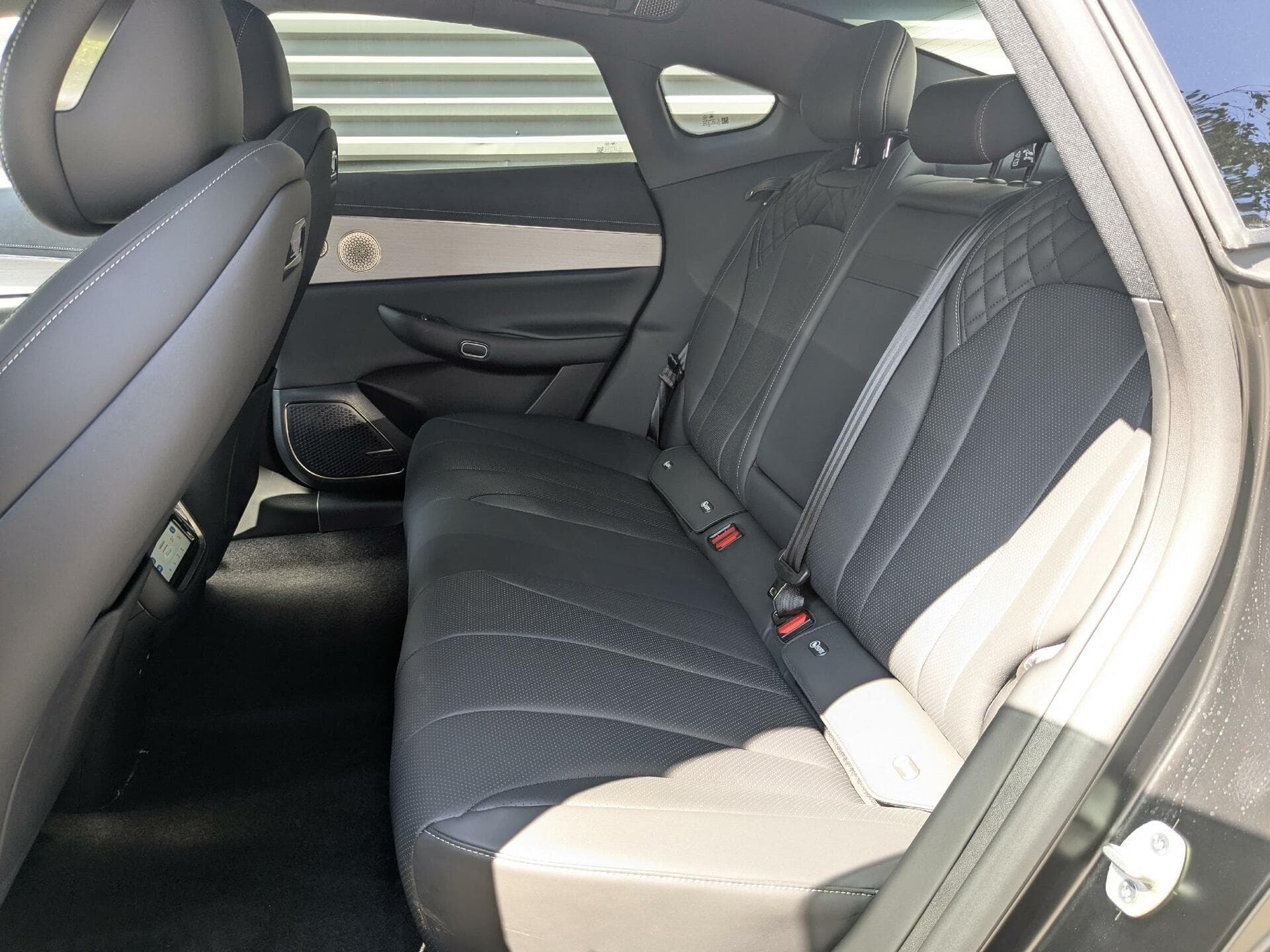 Exlantix ES 1.5 Hyb AT AWD в лизинг - 13