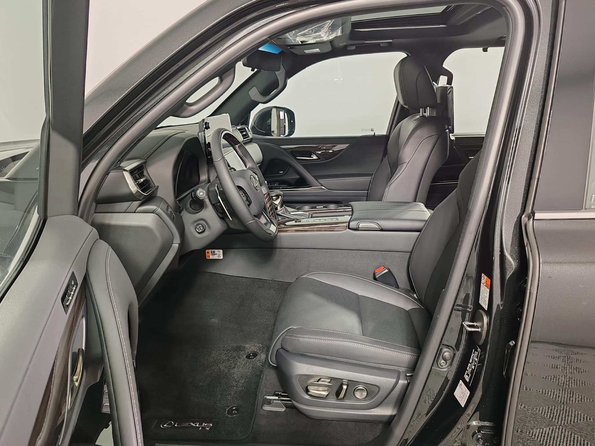 Lexus LX 600 Urban PTL в лизинг - 17