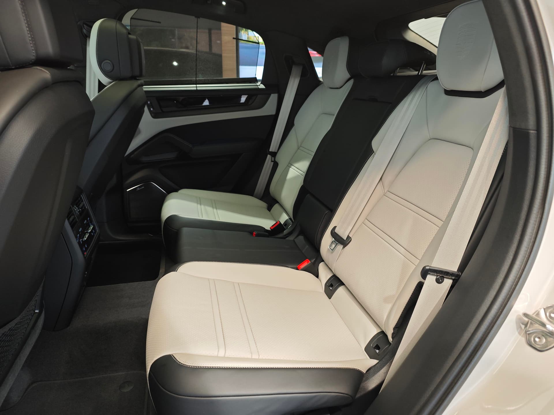 Porsche Cayenne GTS Coupe в лизинг - 21