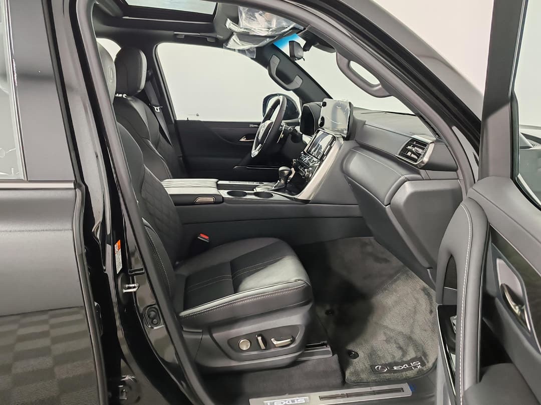 Lexus LX 600 VIP Black в лизинг - 27