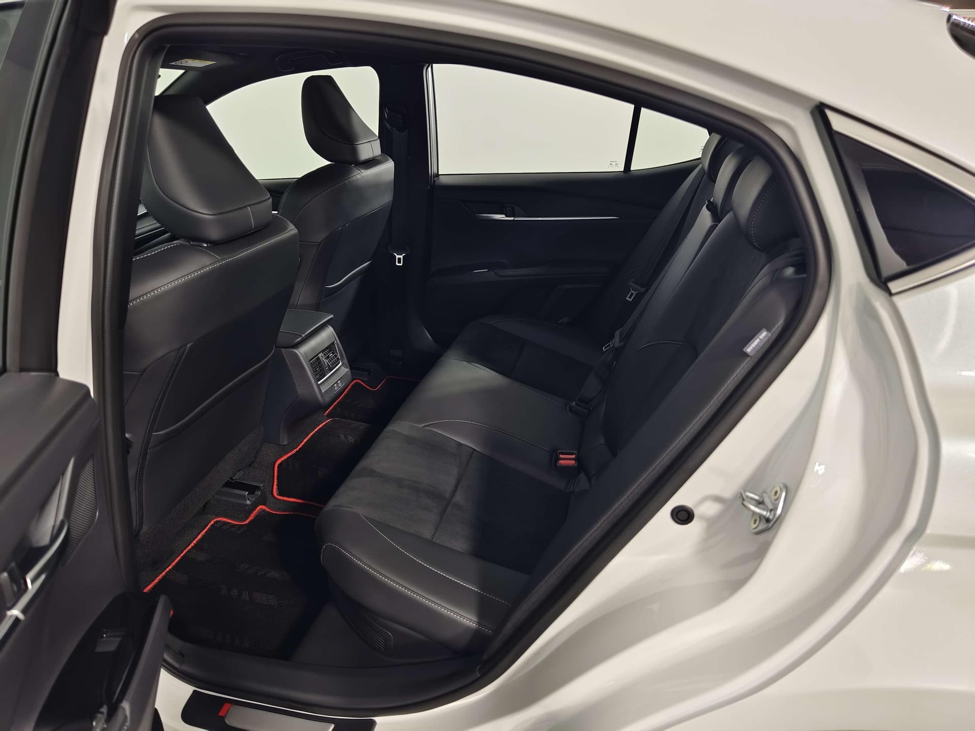 Toyota Camry 2.0HXS Sports Plus Edition в лизинг - 24