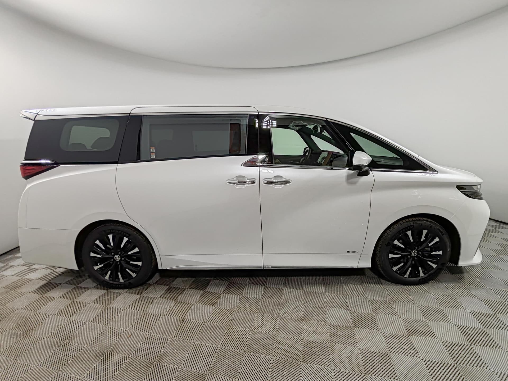 Toyota Alphard 2.5 HEV CVT в лизинг - 5