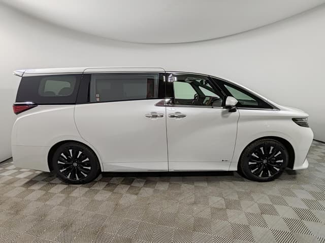 Toyota Alphard - 5