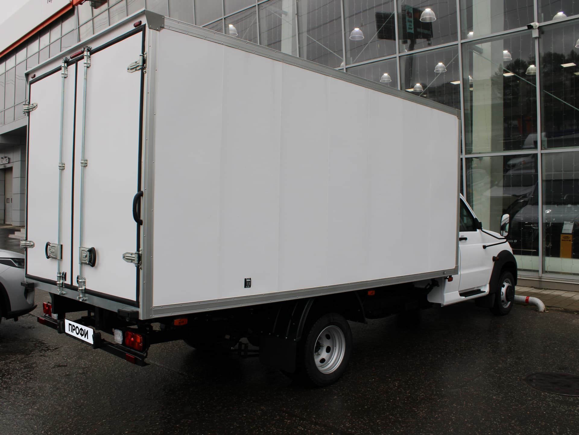 UAZ Profi Промтоварный фургон Base двускатный мост 4х2 2.7 5MT в лизинг - 7