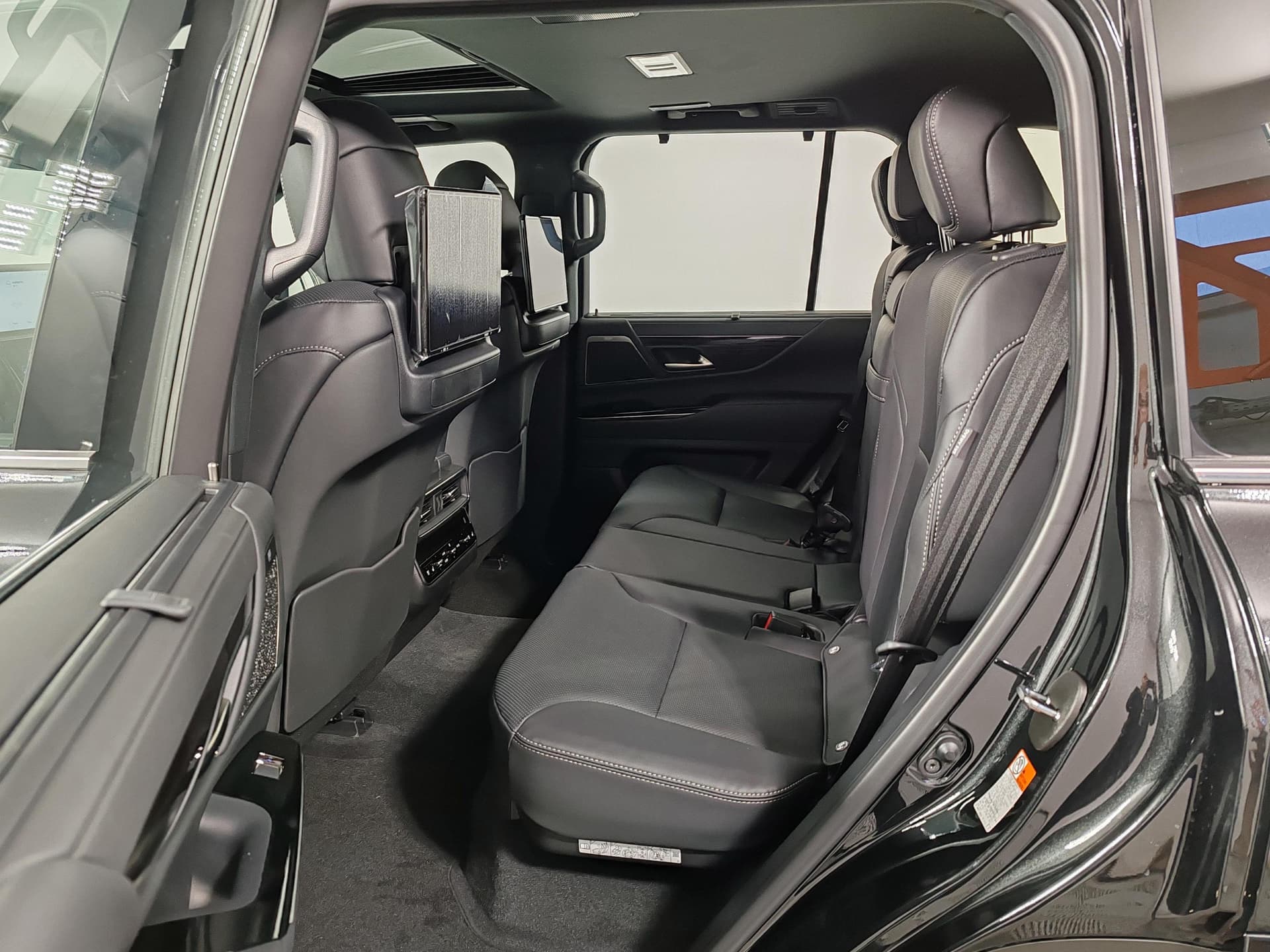 Lexus LX 600 Urban PTL в лизинг - 13