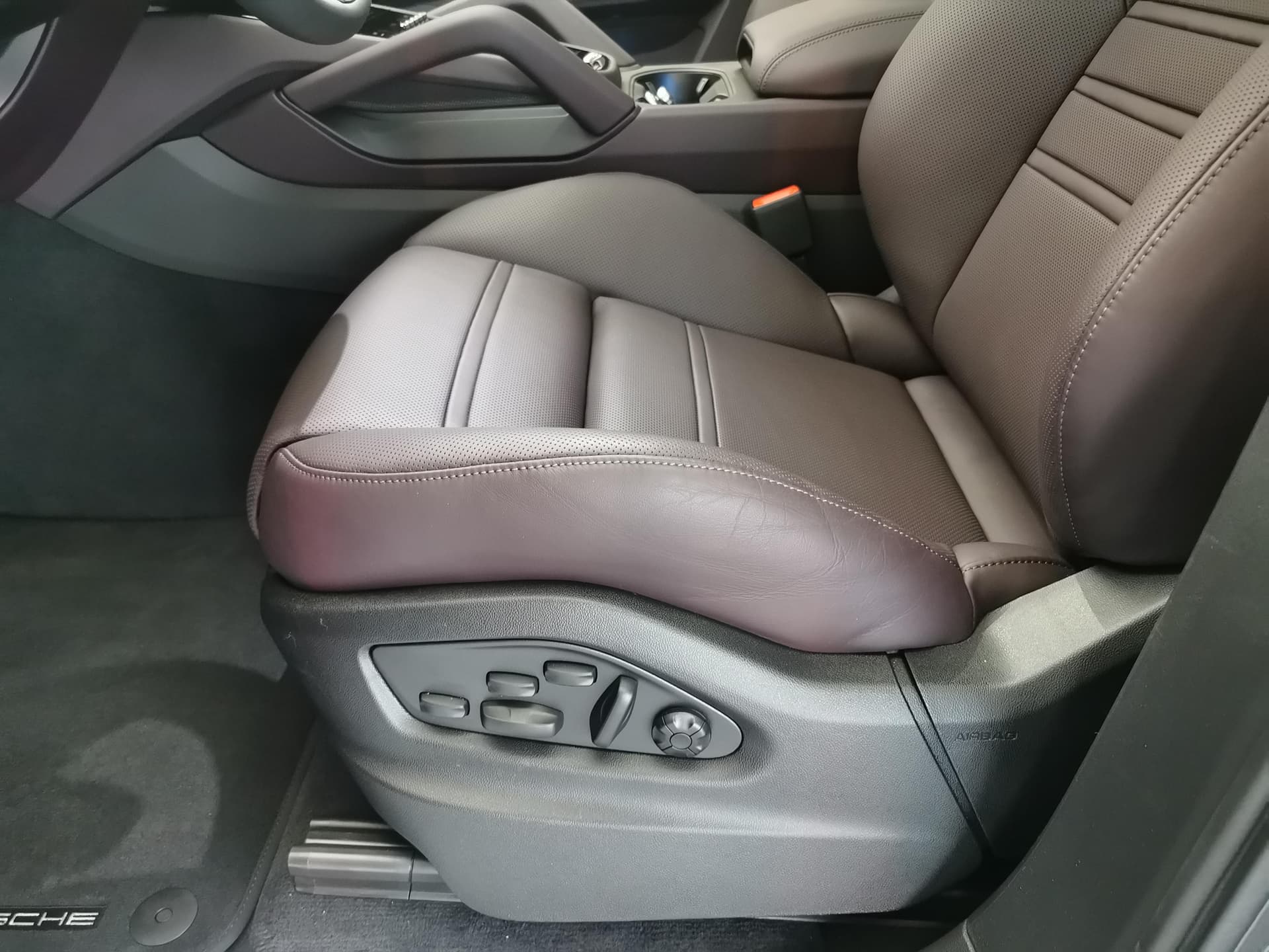 Porsche Cayenne GTS Coupe в лизинг - 16