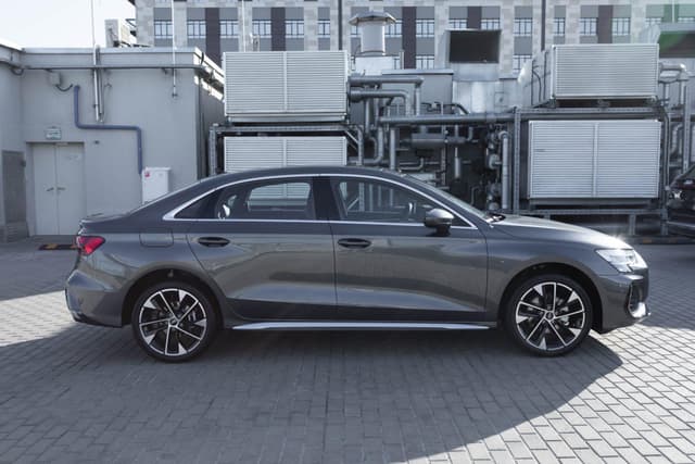 Audi A3 Sedan L Flying Spur Premium Edition 35 TFSI tiptronic в лизинг - 5