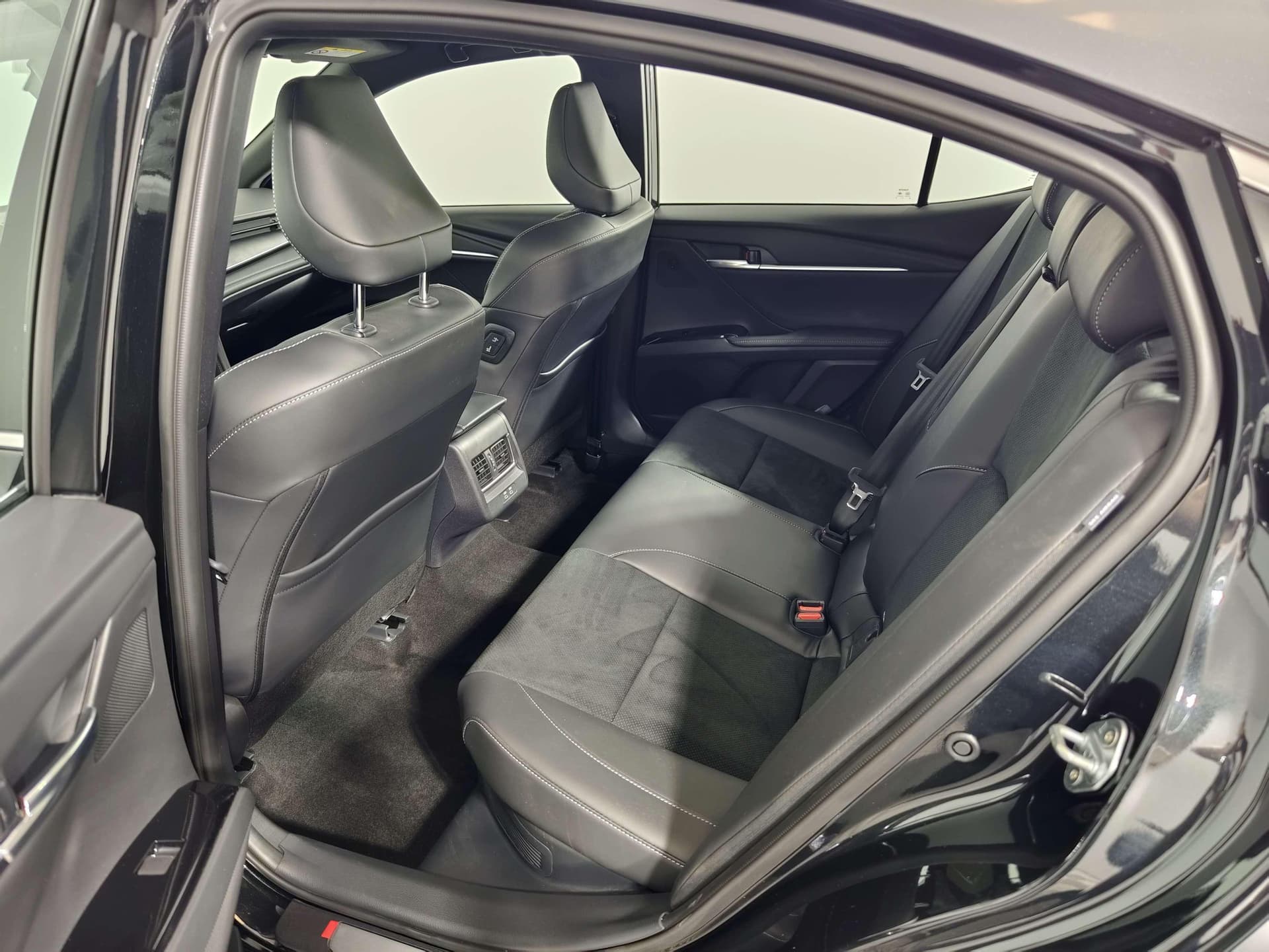 Toyota Camry 2.0HXS Sports Plus Edition в лизинг - 23