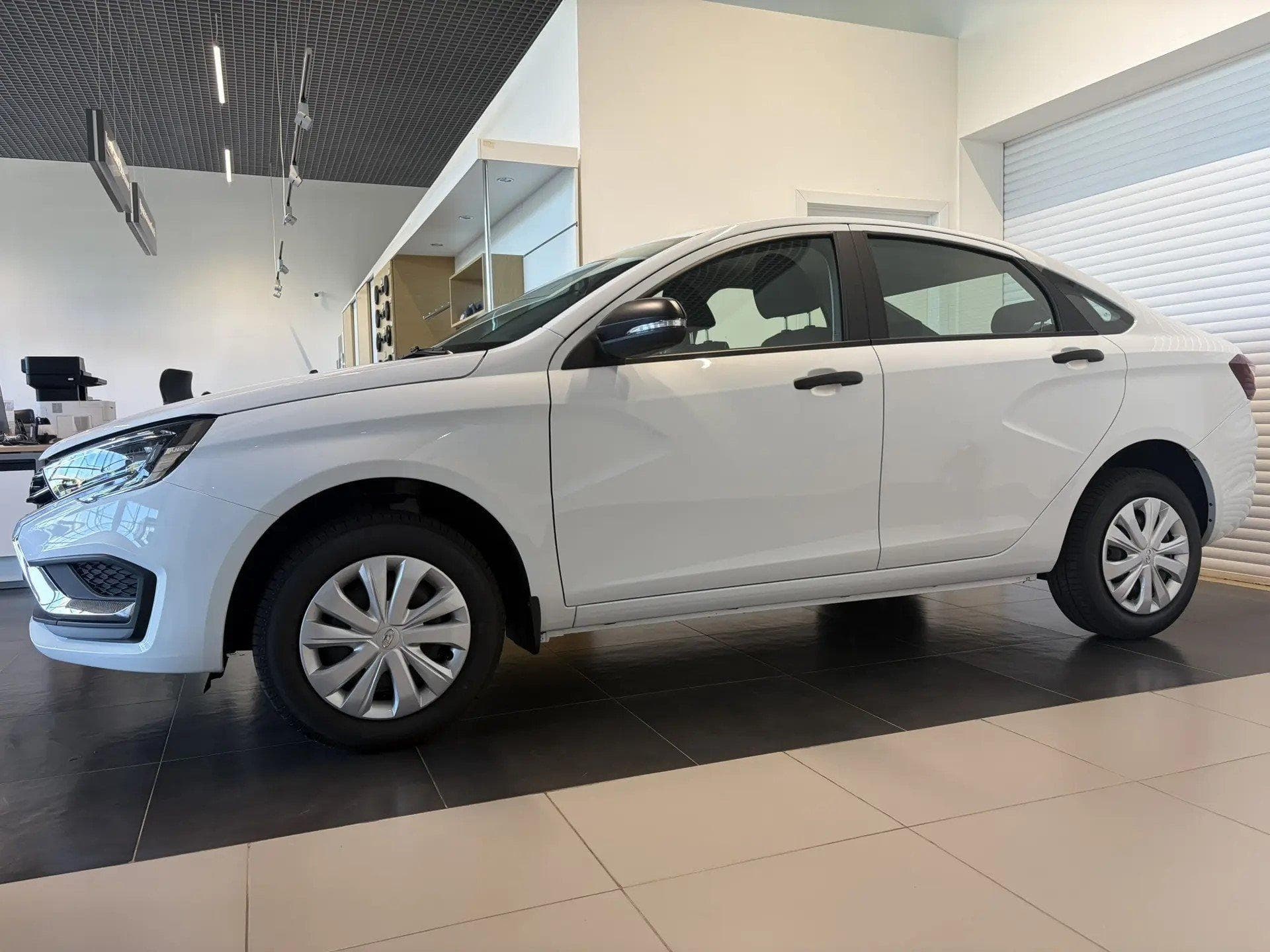 Lada Vesta седан - 4