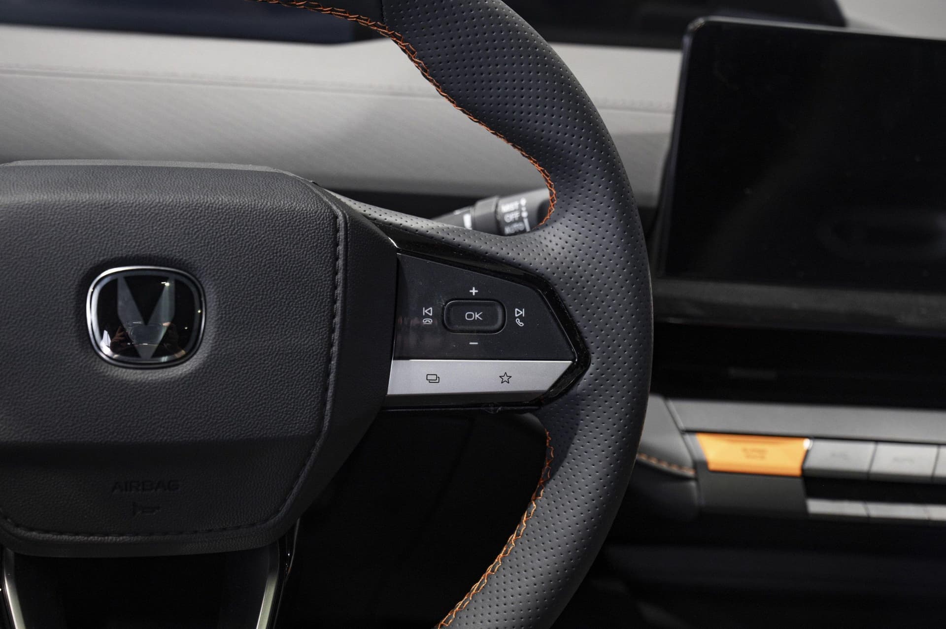 Changan Uni-V Tech 1.5T 7DCT в лизинг - 25