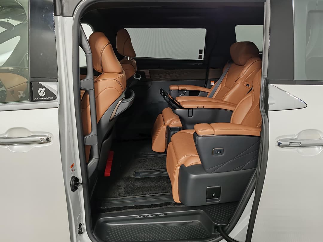 Toyota Alphard 2.5 HEV CVT в лизинг - 13
