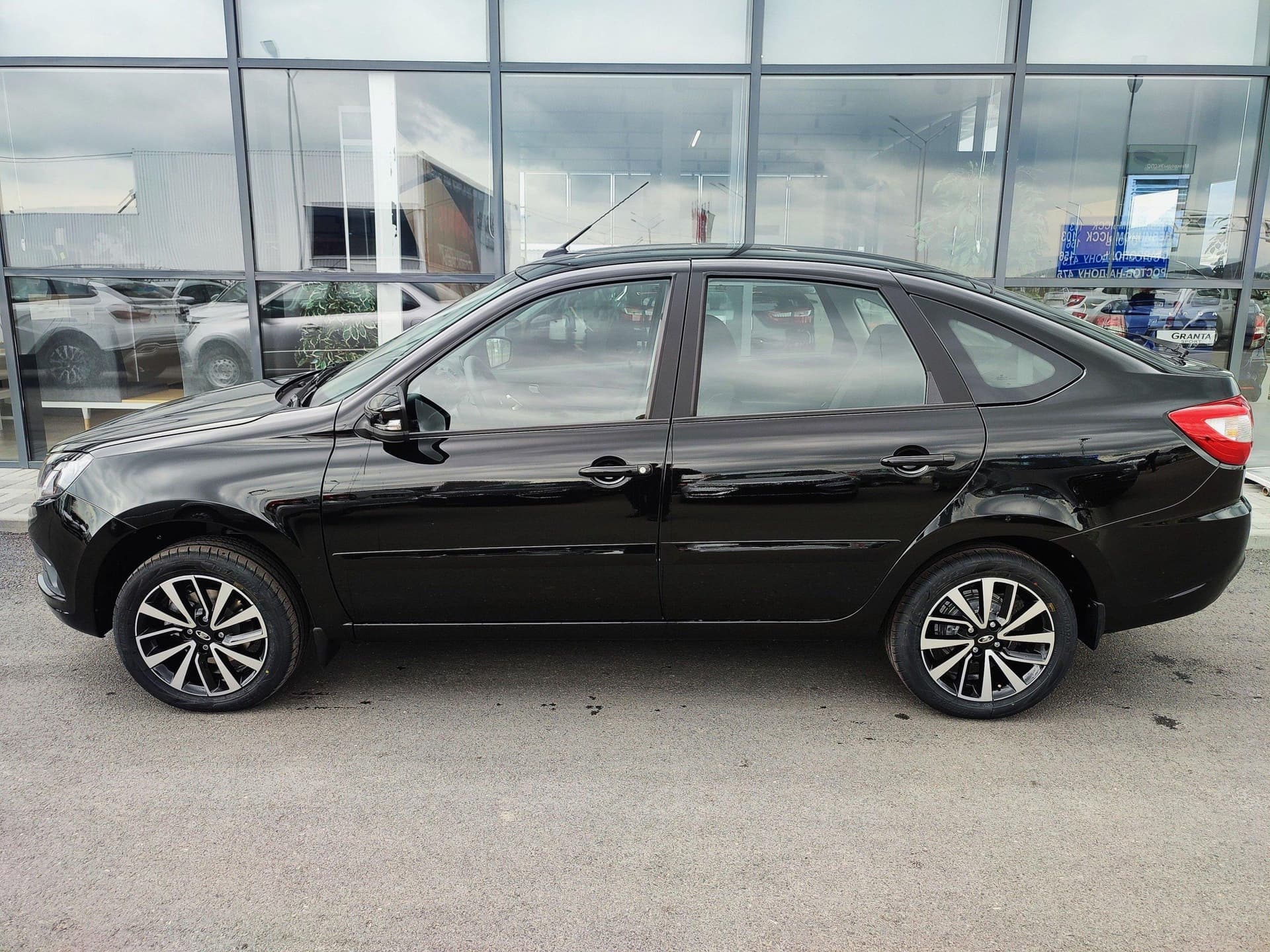 Lada Granta Sportline лифтбек Comfort 1.6 106hp 5MT в лизинг - 8