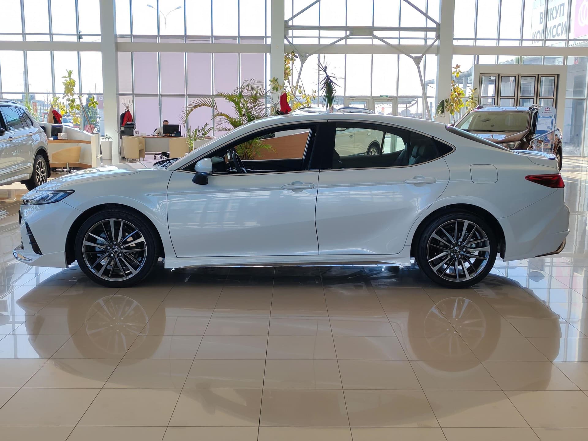 Toyota Camry 2.0HXS Sports Plus Edition в лизинг - 9
