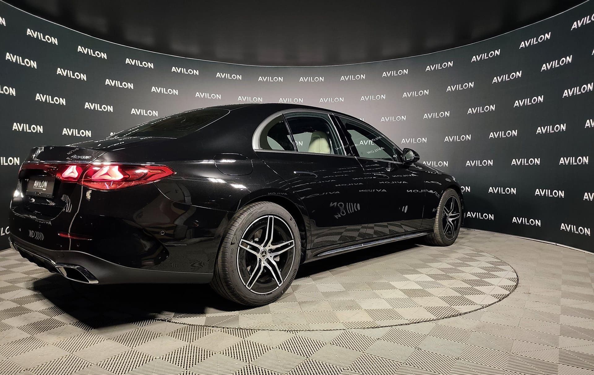 Mercedes-Benz E седан 300 полный привод АМГ Лайн (AMG Line) в лизинг - 4