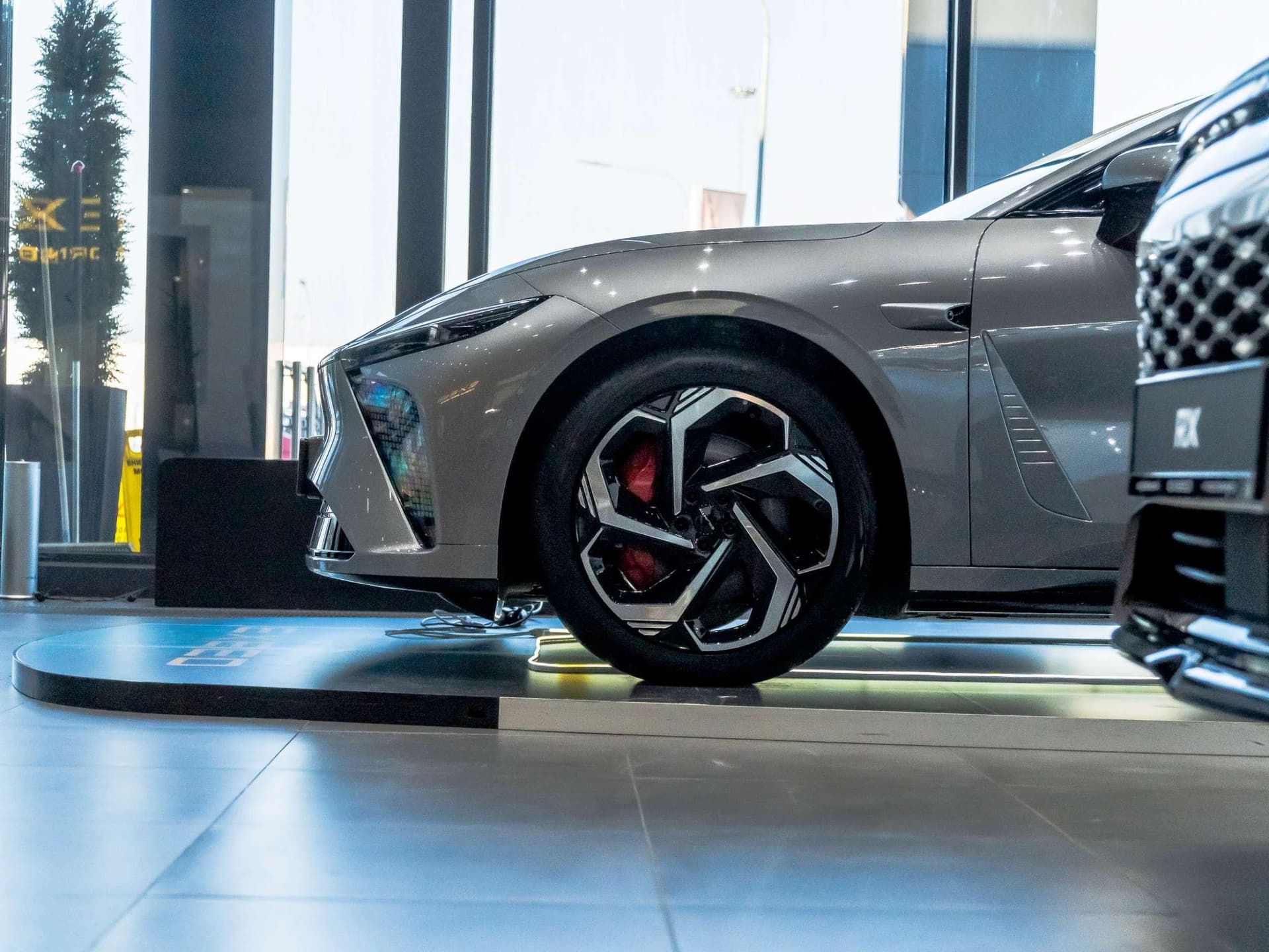 Exlantix ES 1.5 Hyb AT AWD в лизинг - 6