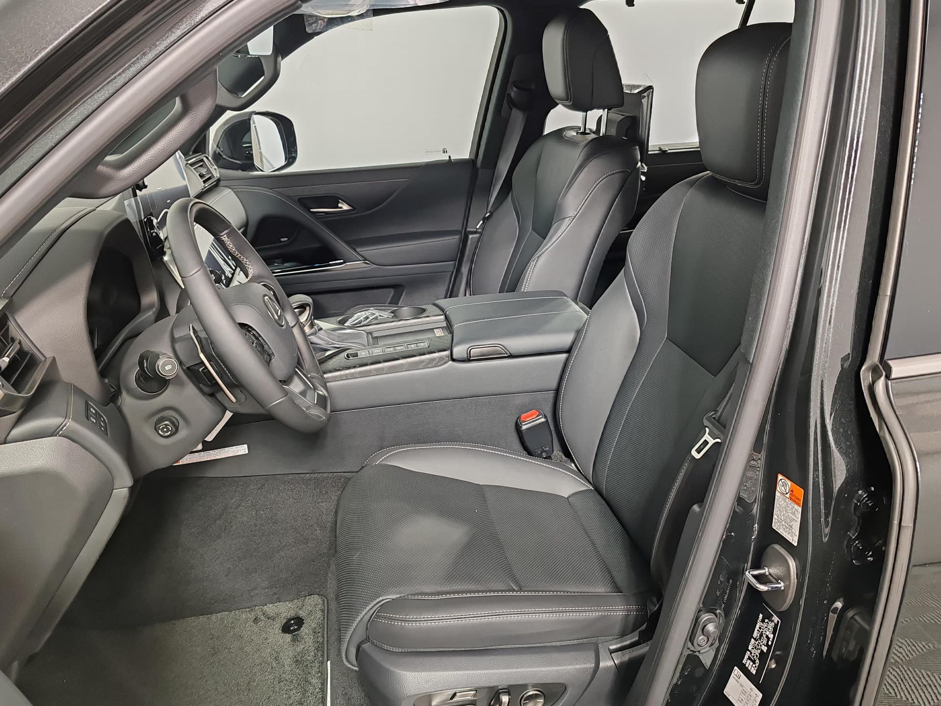 Lexus LX 500d Urban DSL в лизинг - 15