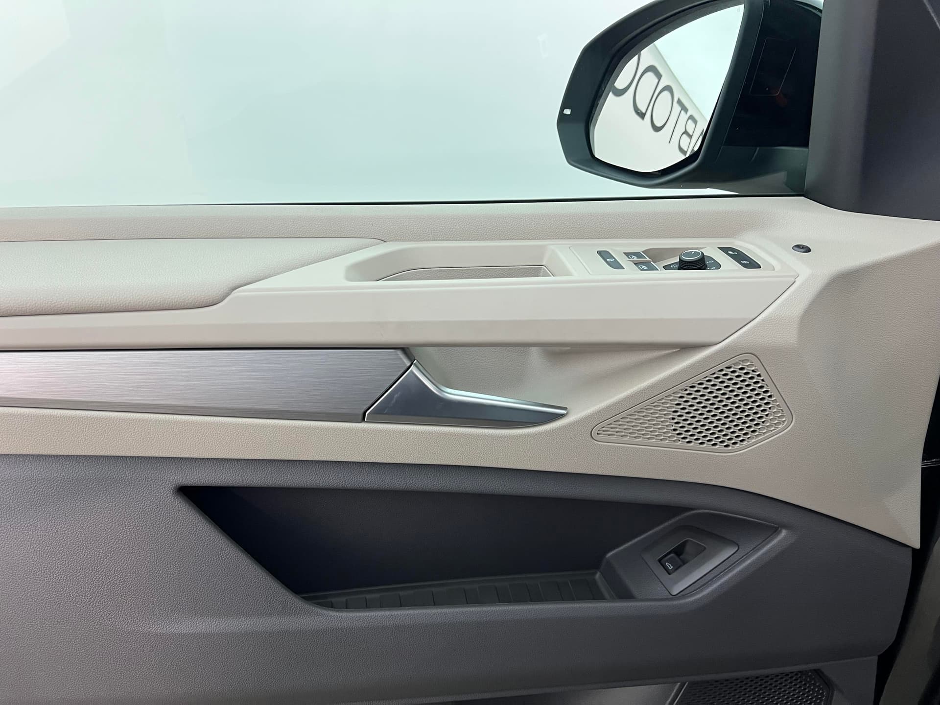 Volkswagen Multivan Лайф 2.0 дизель 150 л.с. АТ длинный (Life) в лизинг - 18