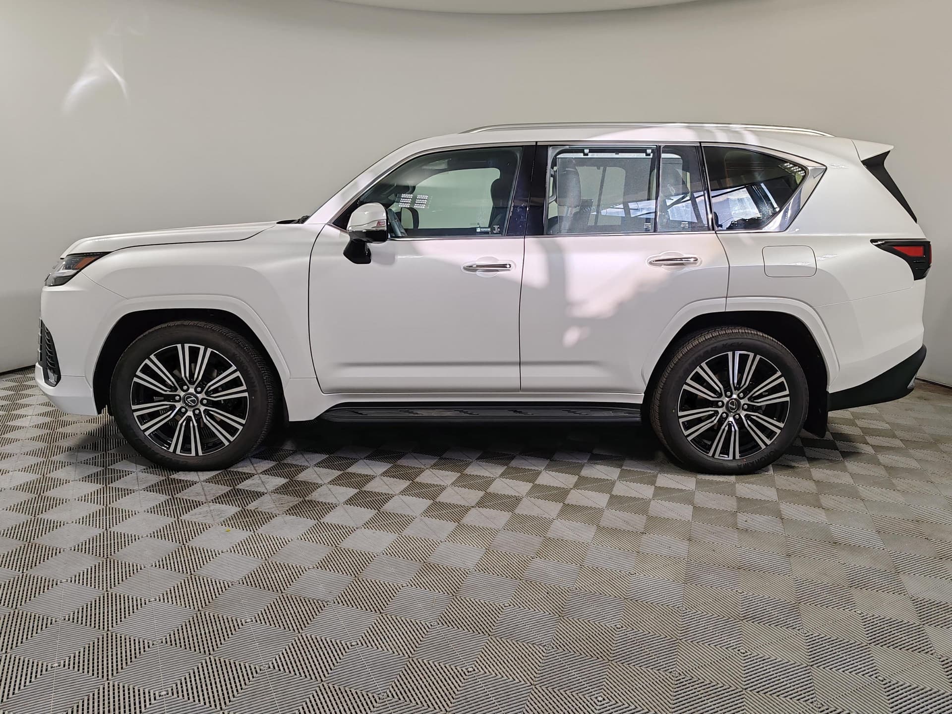 Lexus LX 500d Urban DSL в лизинг - 9
