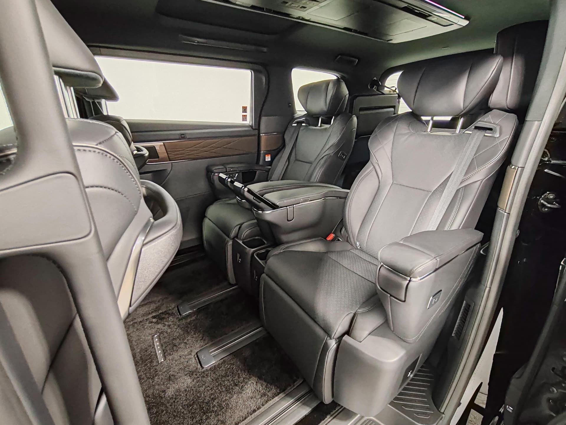 Toyota Alphard 2.5 HEV CVT в лизинг - 23