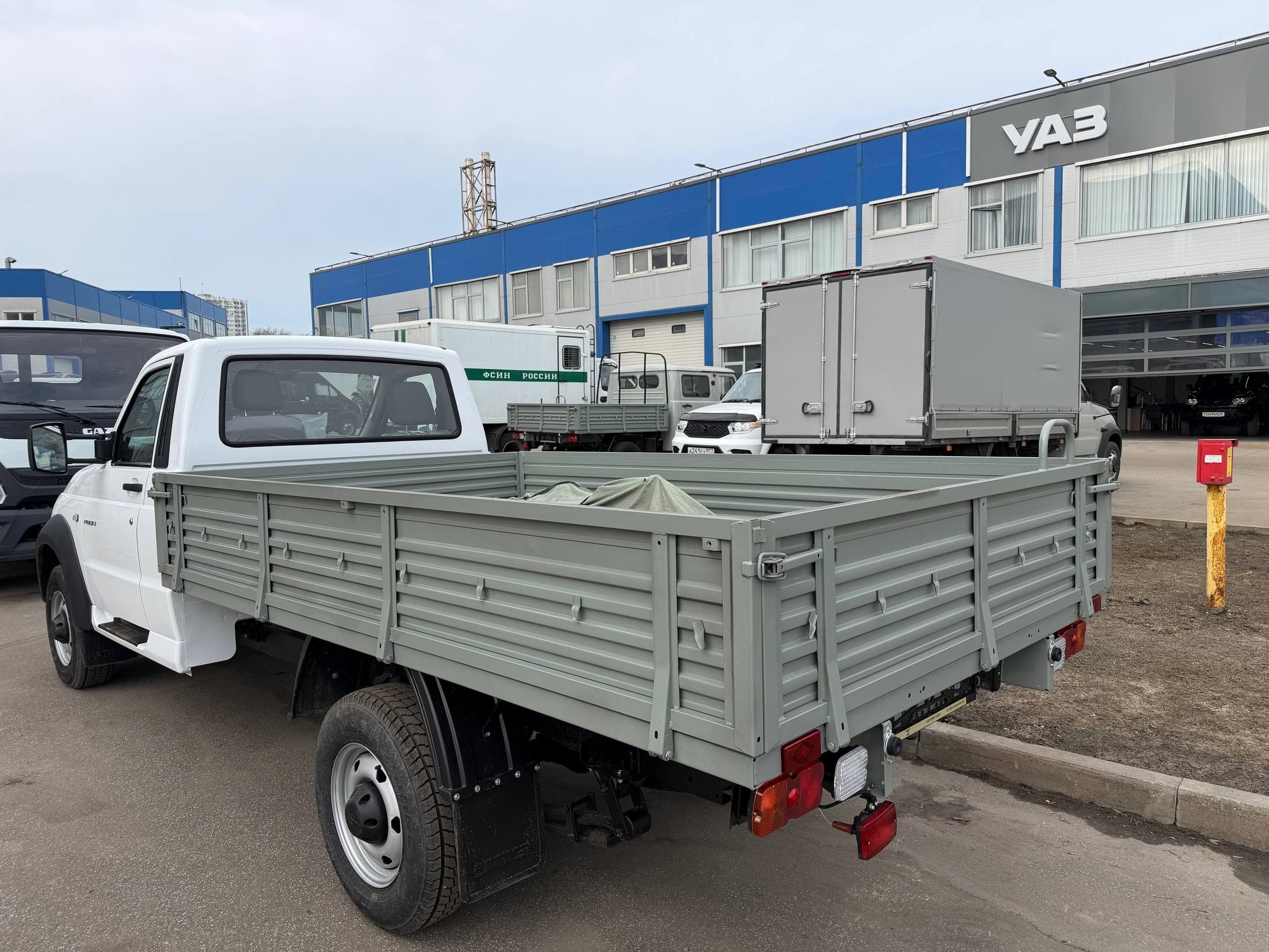 UAZ Profi - 4