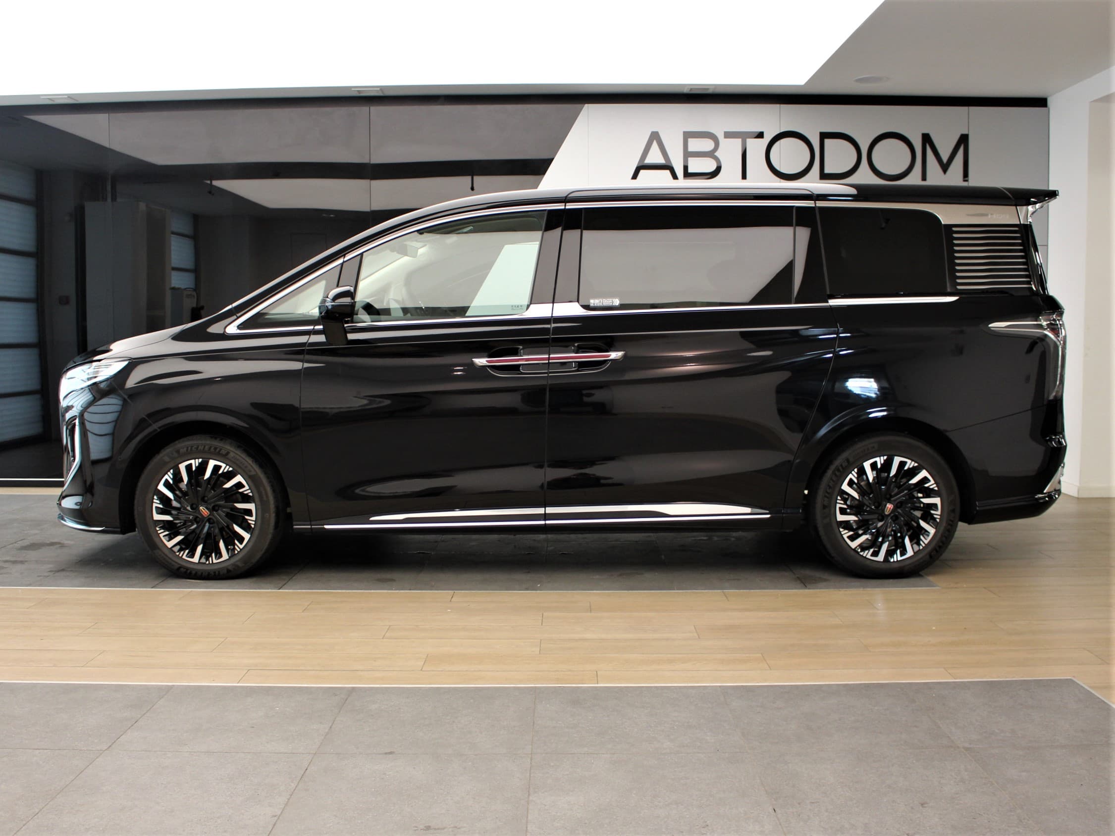 Hongqi HQ9 - 4