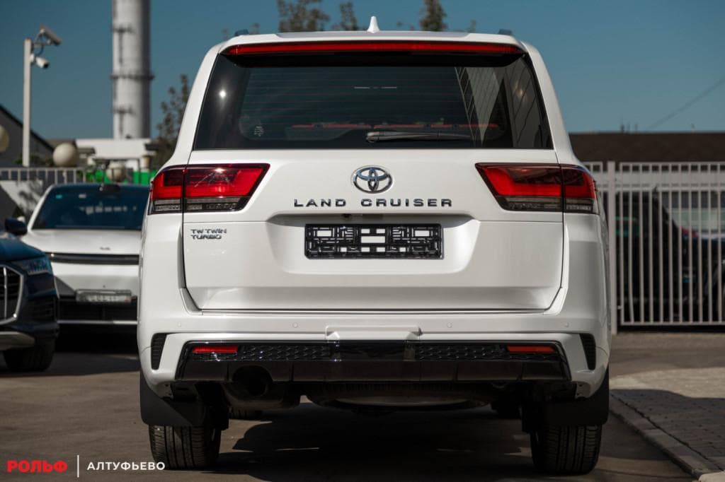 Toyota Land Cruiser 300 - 5