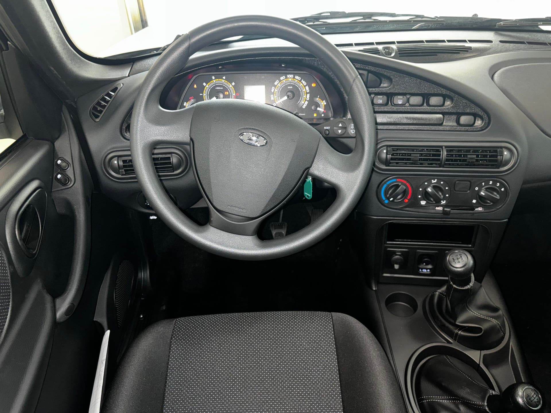 Lada Niva Travel Classic 1.8 90hp 5MT в лизинг - 11