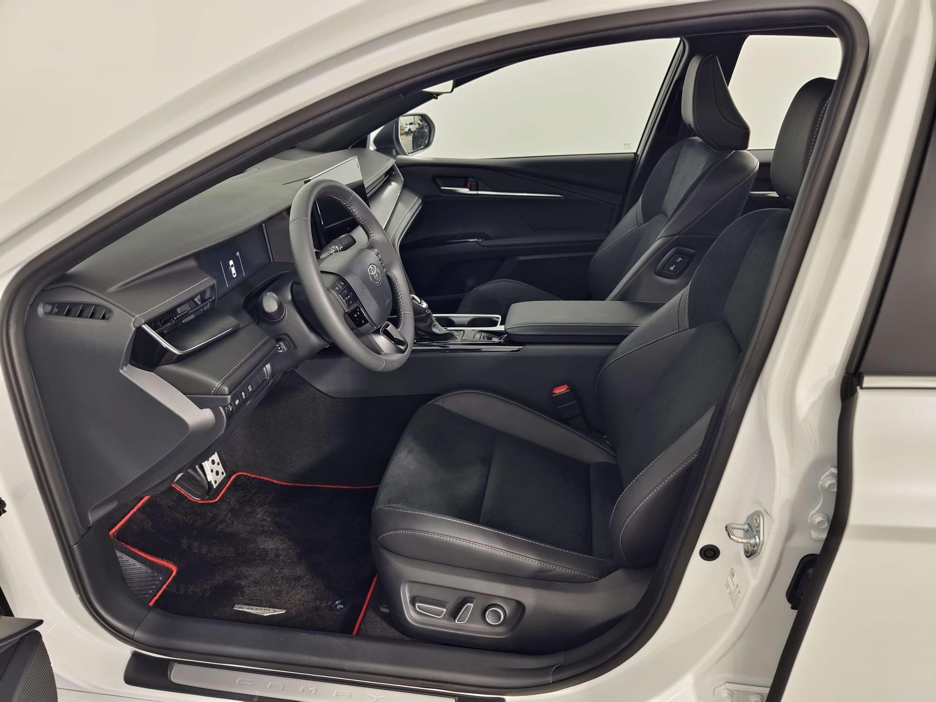 Toyota Camry 2.0HXS Sports Plus Edition в лизинг - 22