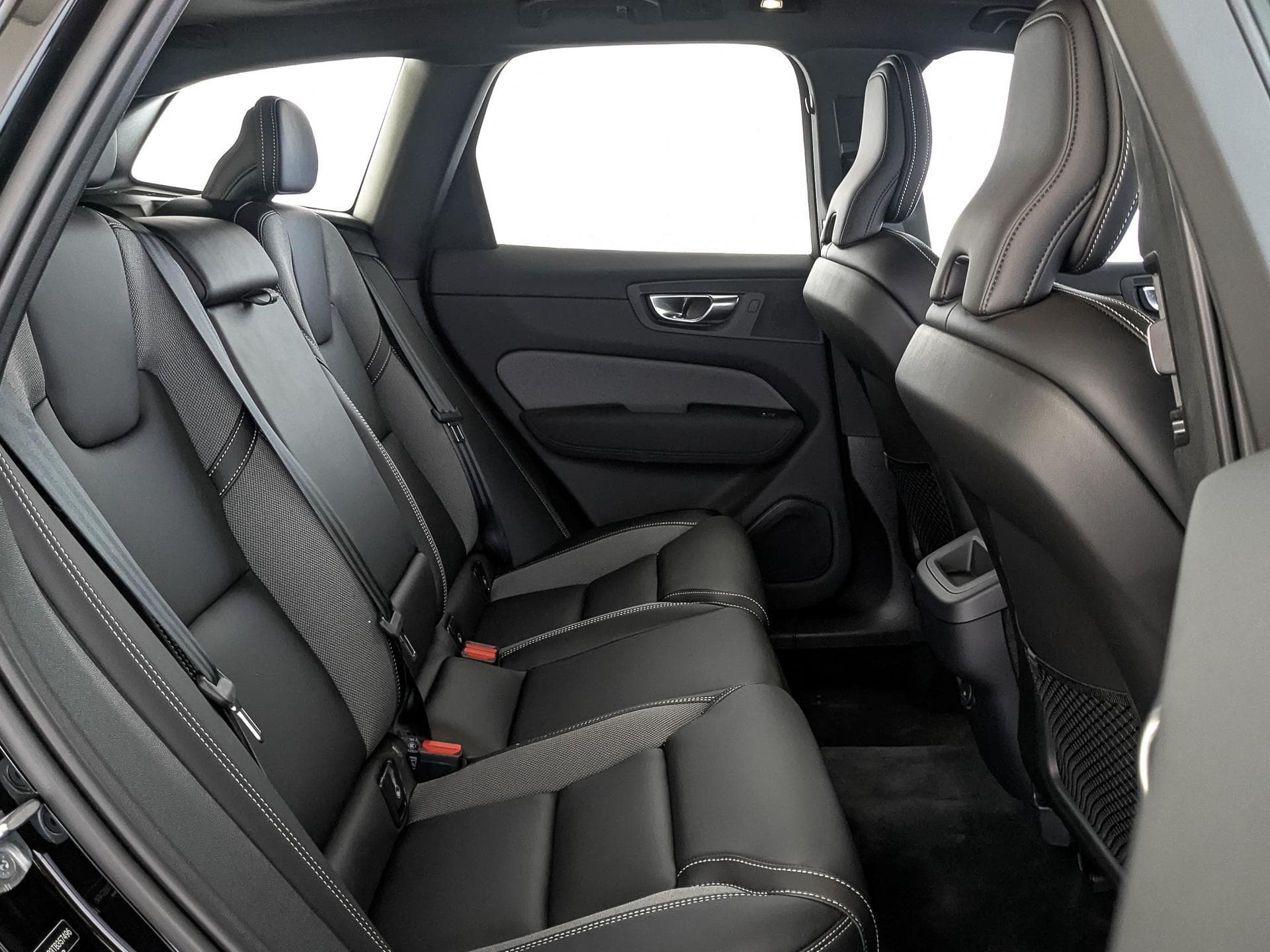 Volvo XC60 B5 Zhiyuan Extreme Night Black Edition 250hp 8AT в лизинг - 13