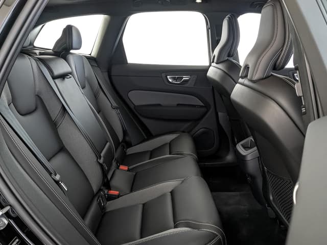 Volvo XC60 B5 Zhiyuan Extreme Night Black Edition 250hp 8AT в лизинг - 13