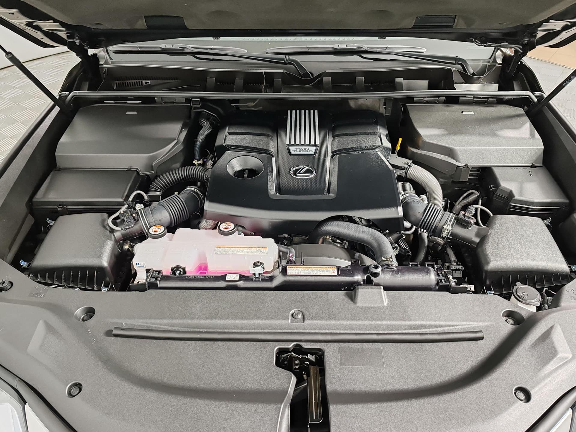 Lexus LX 600 Urban PTL в лизинг - 10