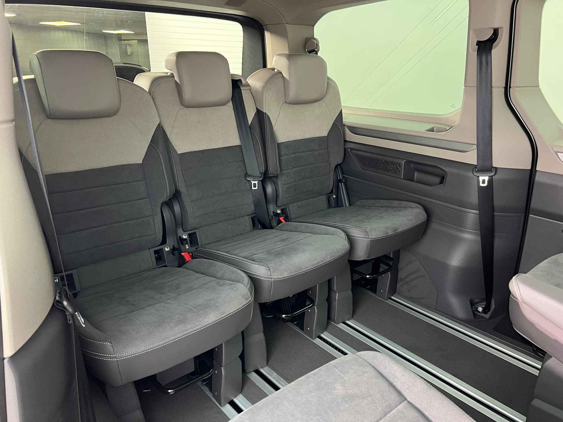 Volkswagen Multivan Лайф 2.0 дизель 150 л.с. АТ длинный (Life) в лизинг - 14