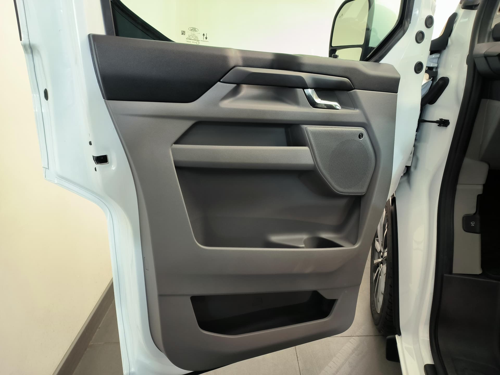 Ford Tourneo Custom Титаниум 320 длинная база 2.0 дизель 170 л.с. АТ полный привод в лизинг - 24