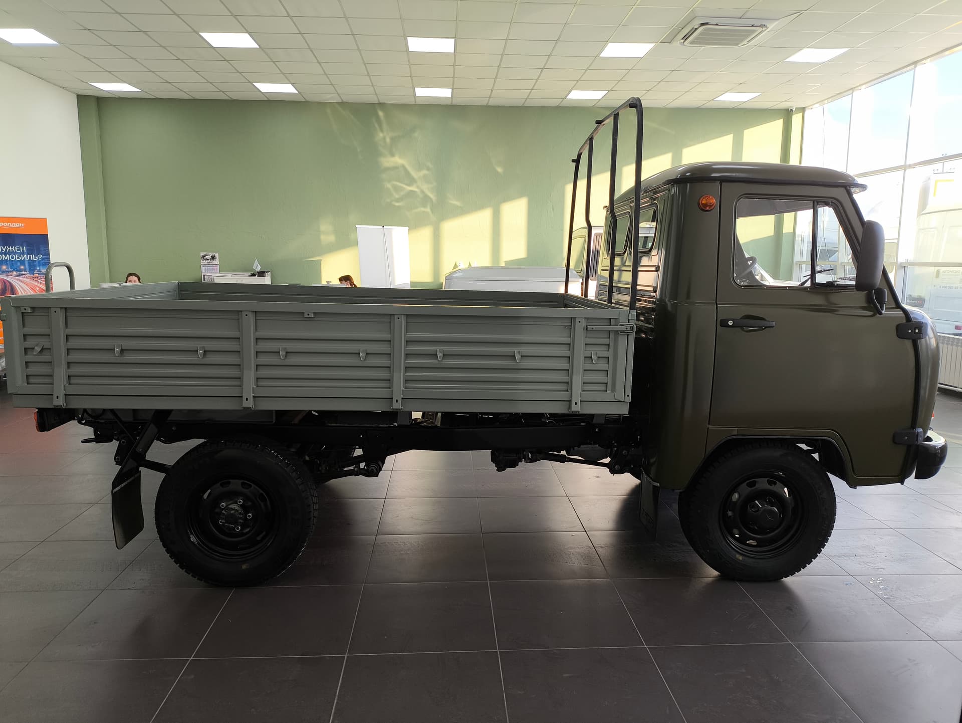 UAZ 3303 Бортовой Одинарная кабина без ABS 2.7 5MT в лизинг - 6