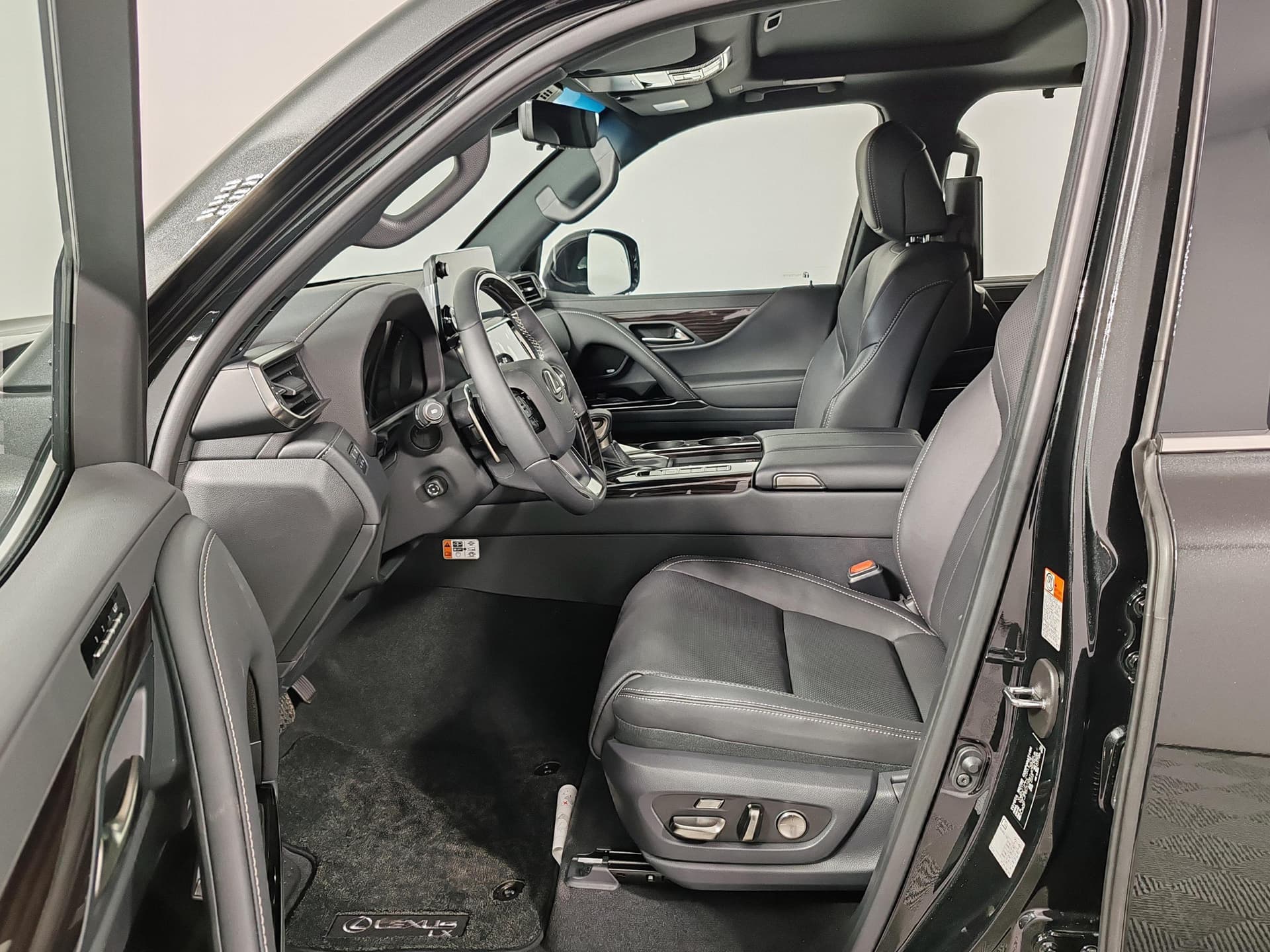 Lexus LX 600 Urban PTL в лизинг - 17
