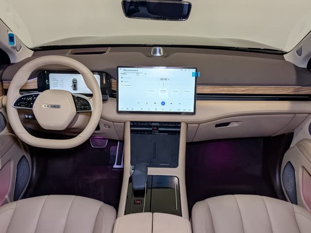 Seres M7 Pro 1.5hyb AT 4WD в лизинг - 11