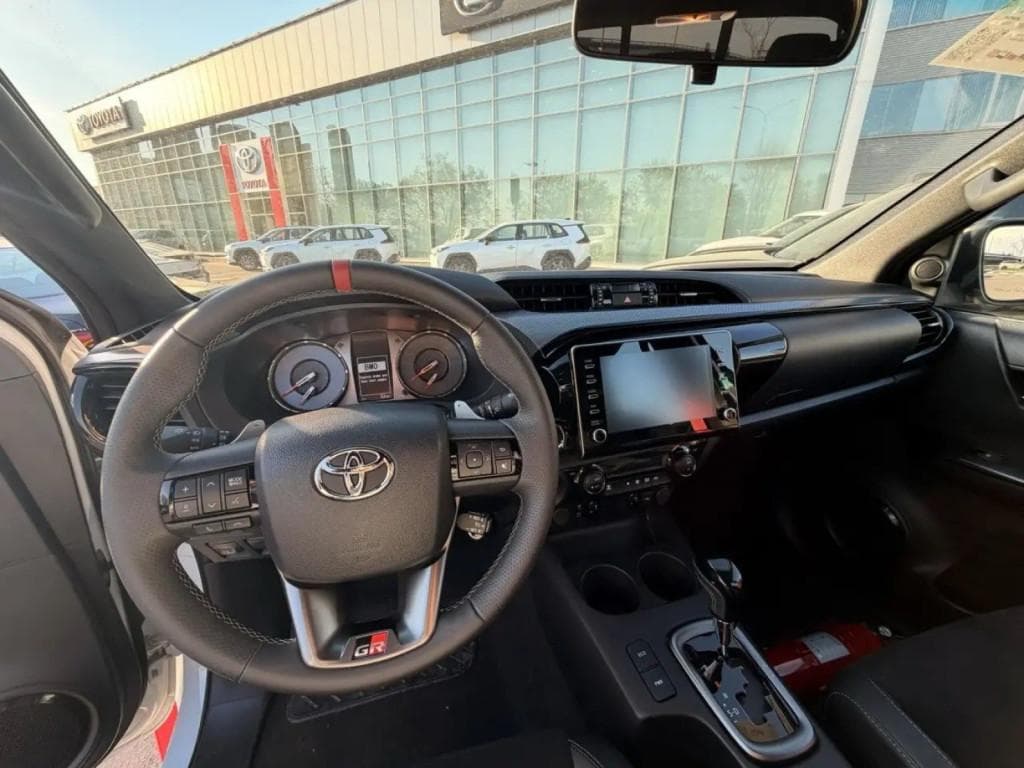 Toyota Hilux GR Sport 4.0 AT в лизинг - 12