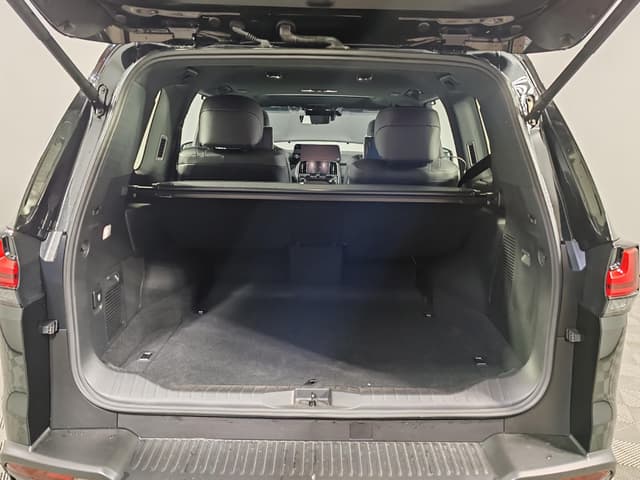 Lexus LX 600 VIP Black в лизинг - 10