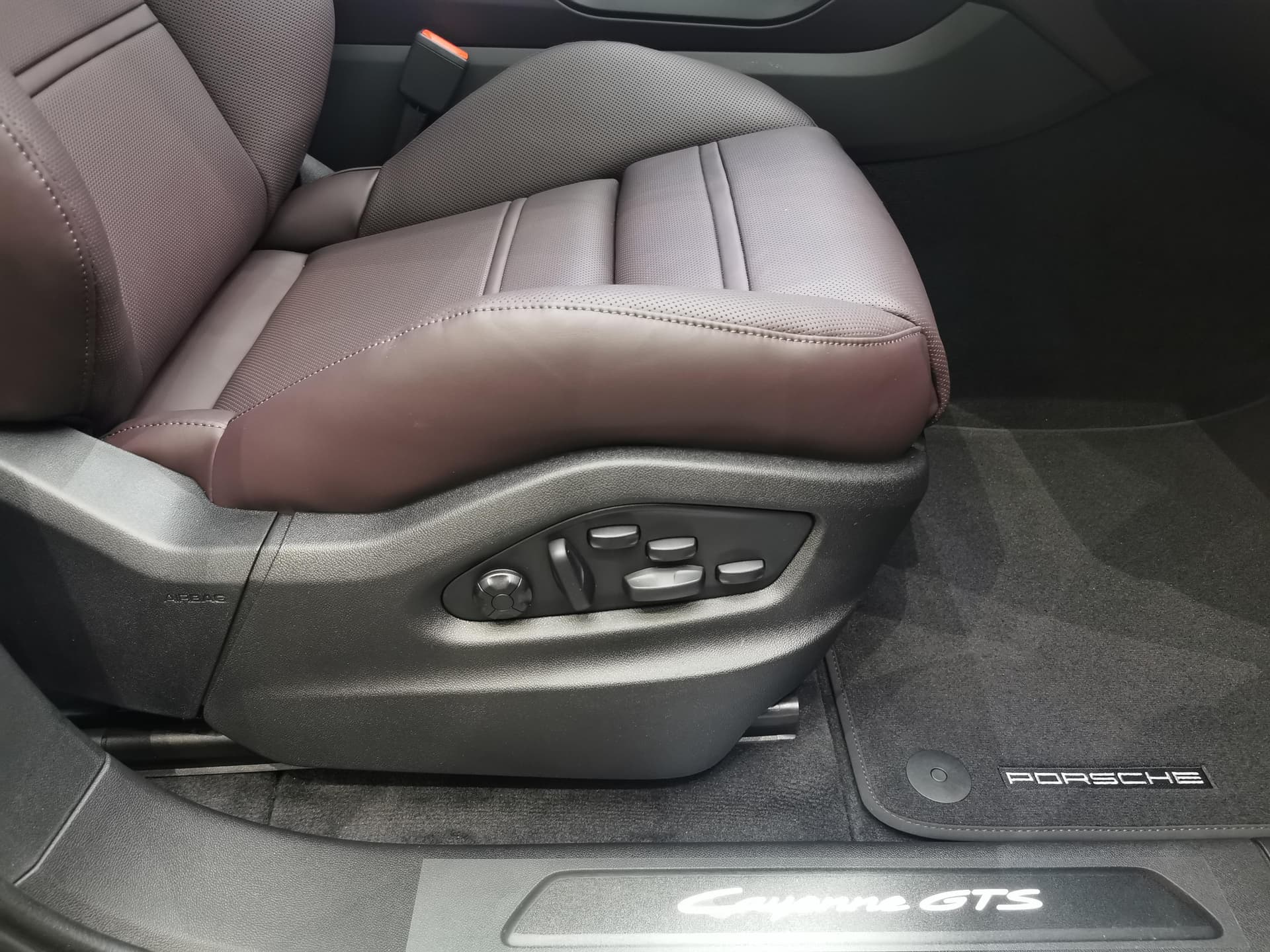 Porsche Cayenne GTS Coupe в лизинг - 35