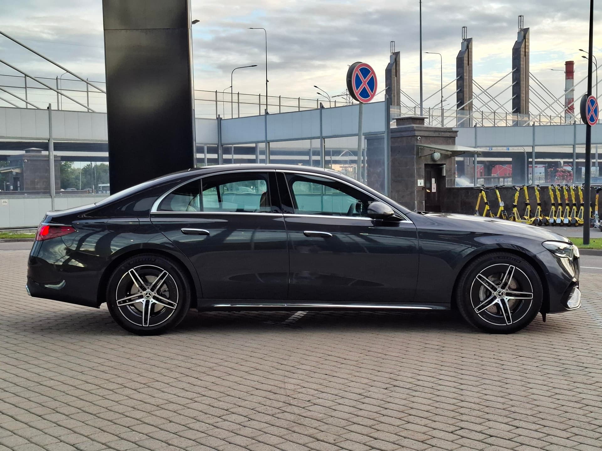 Mercedes-Benz E седан 300 полный привод АМГ Лайн (AMG Line) в лизинг - 7